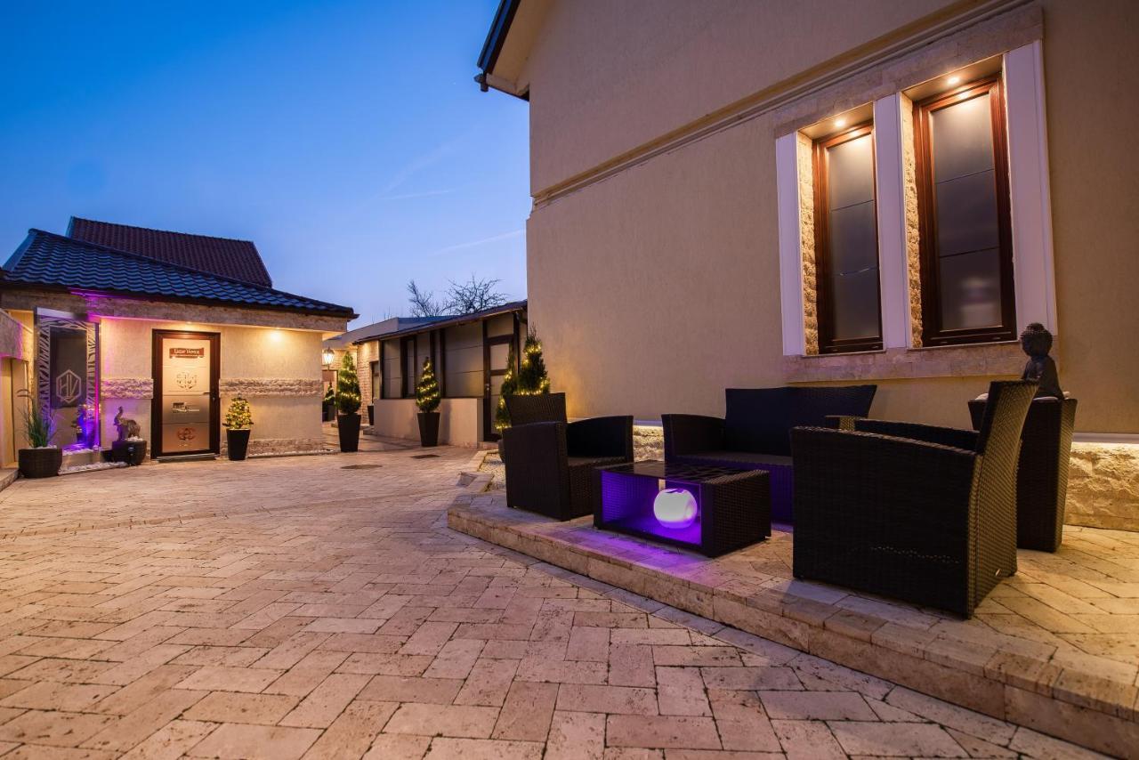 H & V Residence - Bungalow Apartment Arad Ngoại thất bức ảnh