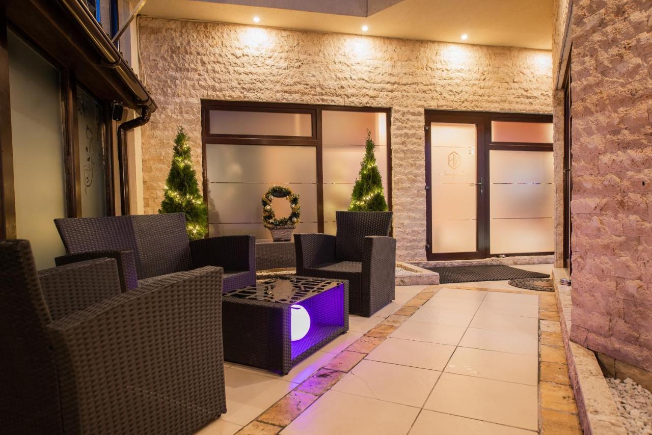 H & V Residence - Bungalow Apartment Arad Ngoại thất bức ảnh