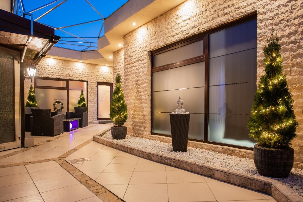 H & V Residence - Bungalow Apartment Arad Ngoại thất bức ảnh