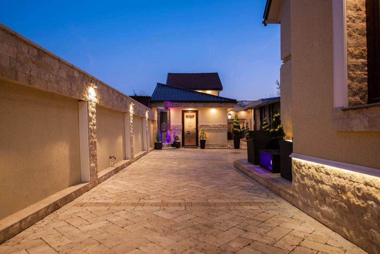 H & V Residence - Bungalow Apartment Arad Ngoại thất bức ảnh