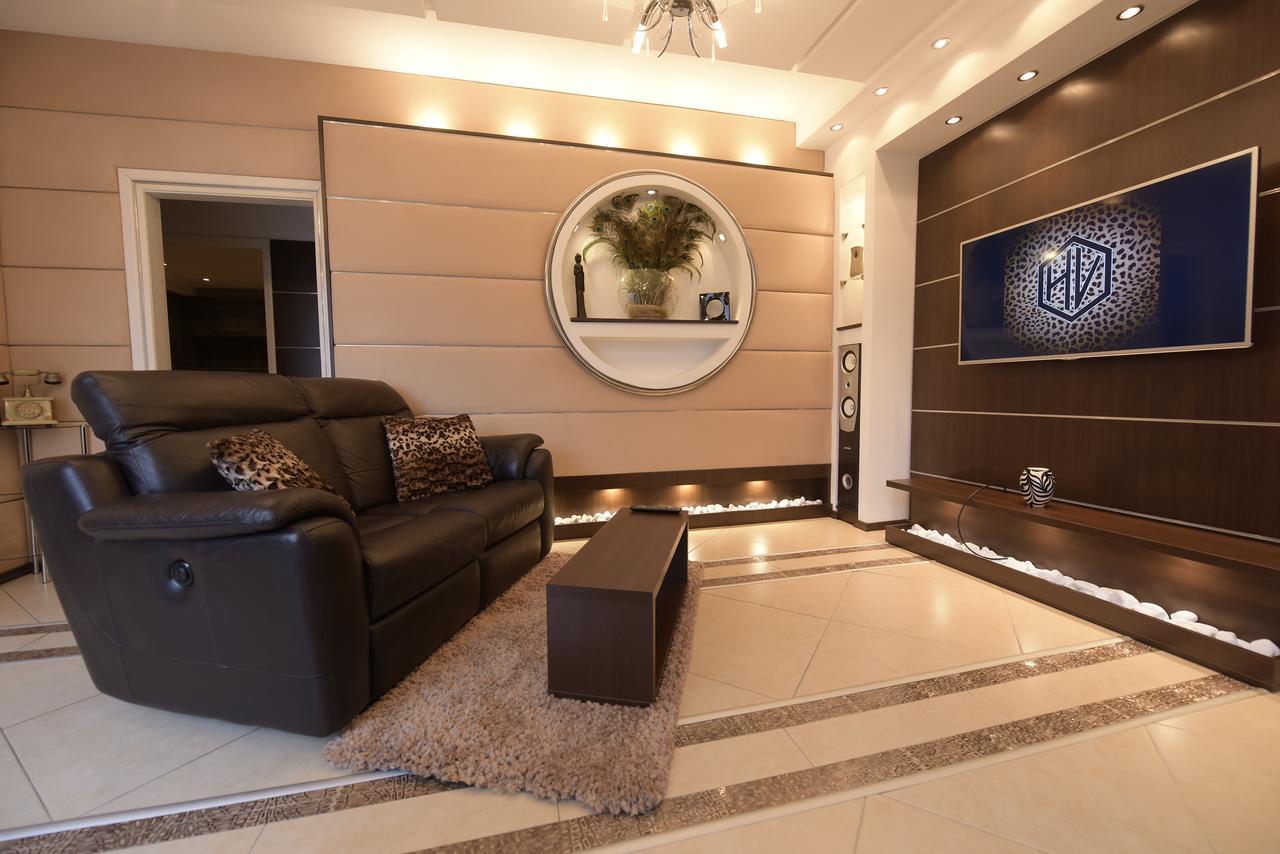 H & V Residence - Bungalow Apartment Arad Ngoại thất bức ảnh