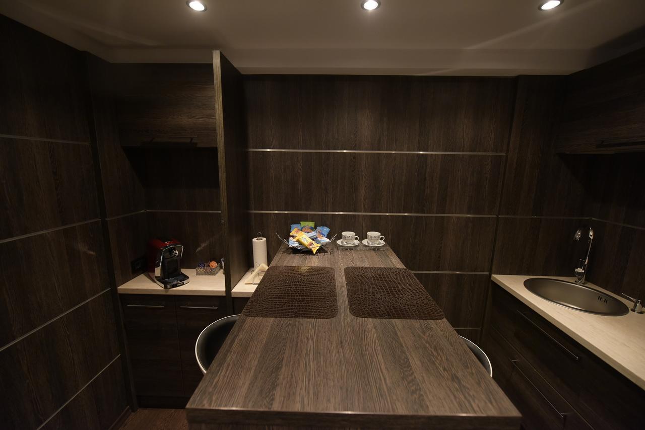 H & V Residence - Bungalow Apartment Arad Ngoại thất bức ảnh
