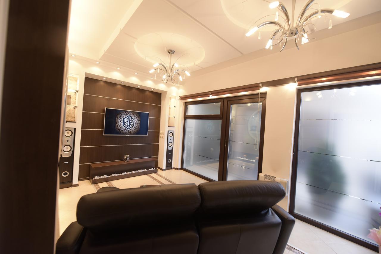 H & V Residence - Bungalow Apartment Arad Ngoại thất bức ảnh